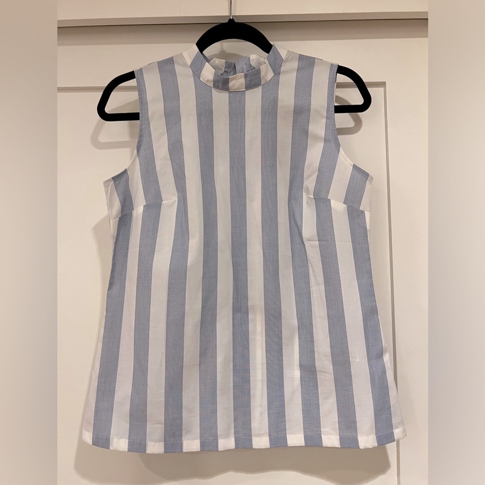 NWT women’s XS Banana Republic sleeveless striped top with button down back